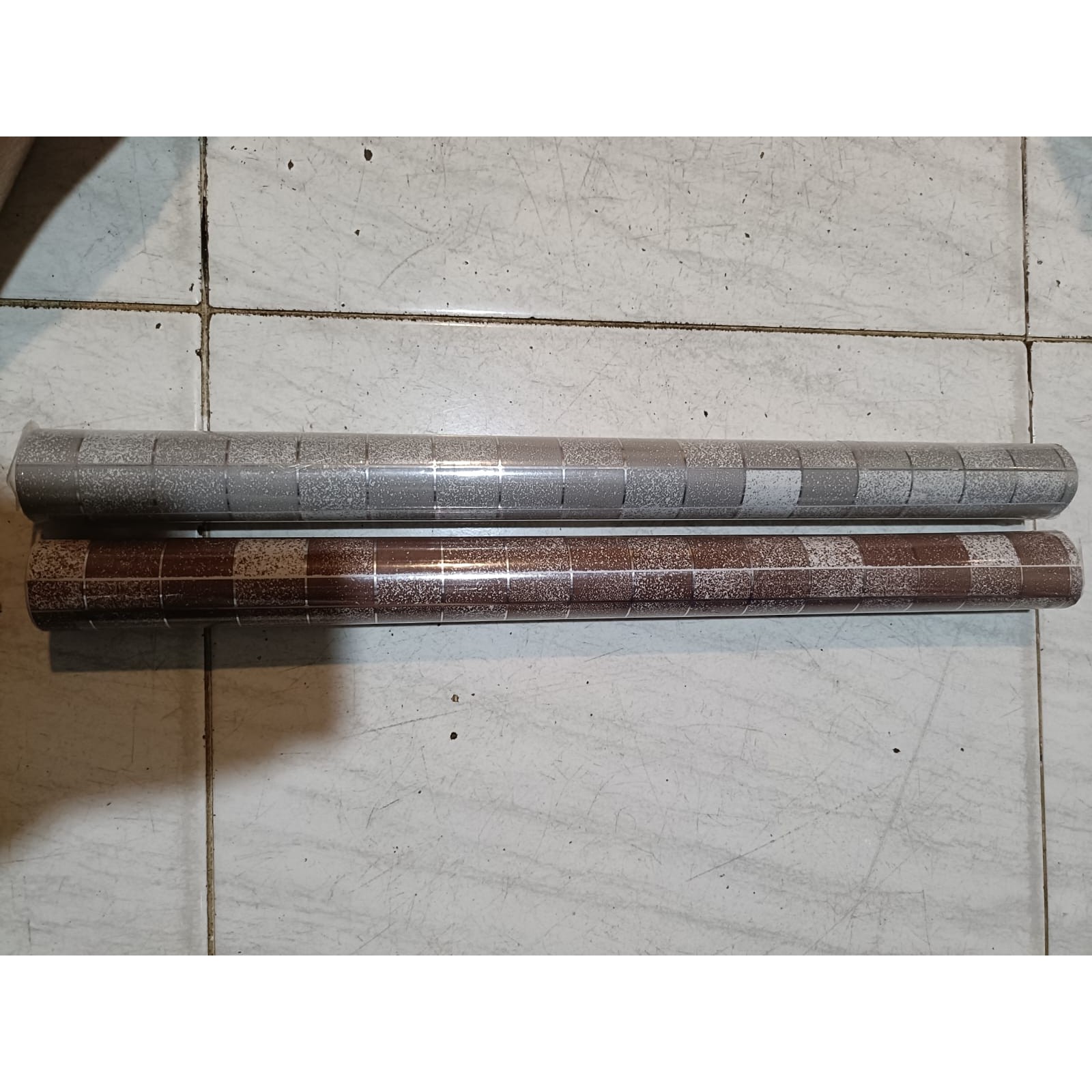Stiker Dapur Anti Minyak, Anti Panas Dan Anti Air Motif Kotak Kotak  ABU ABU-COFFE